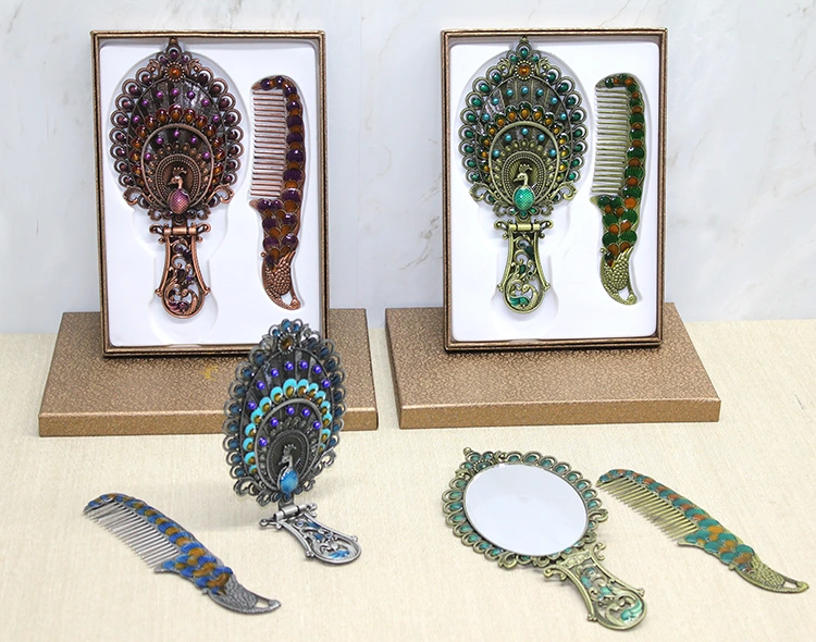 Tavuskuşu Katlanabilir Ayna Ve Tarak Seti Büyük Boy ( Lisinya ) Tavuskuşu Katlanabilir Ayna Ve Tarak Seti Büyük Boy ( Lisinya )