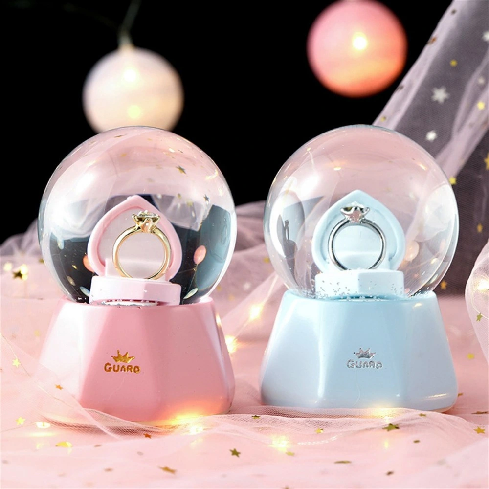 Tek Taş Yüzük Tasarımlı Büyük Boy Kar Küresi ( Lisinya ) Tek Taş Yüzük Tasarımlı Büyük Boy Kar Küresi ( Lisinya )