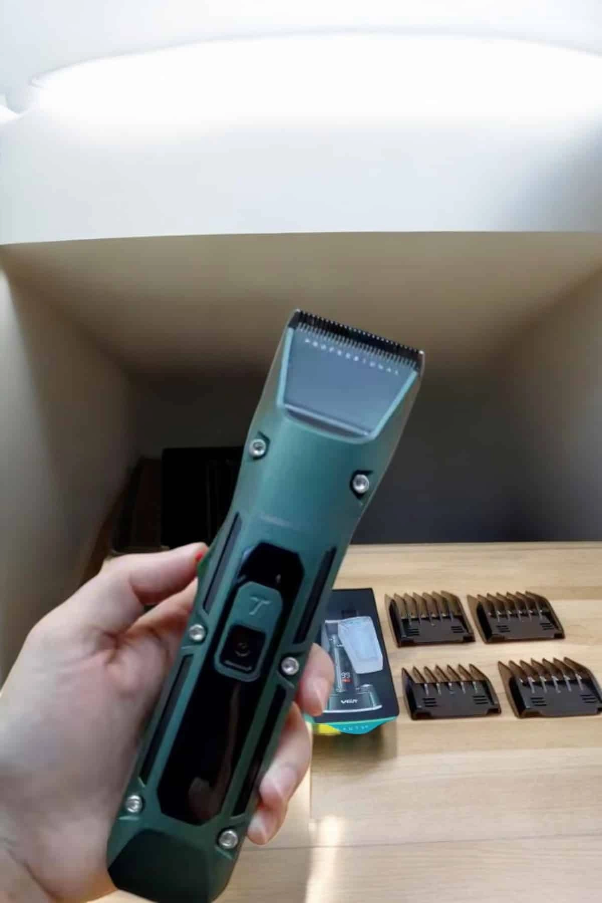 Tıraş Makinesi Dijital Göstergeli Turbo Motor Paslanmaz Çelik ( Lisinya )