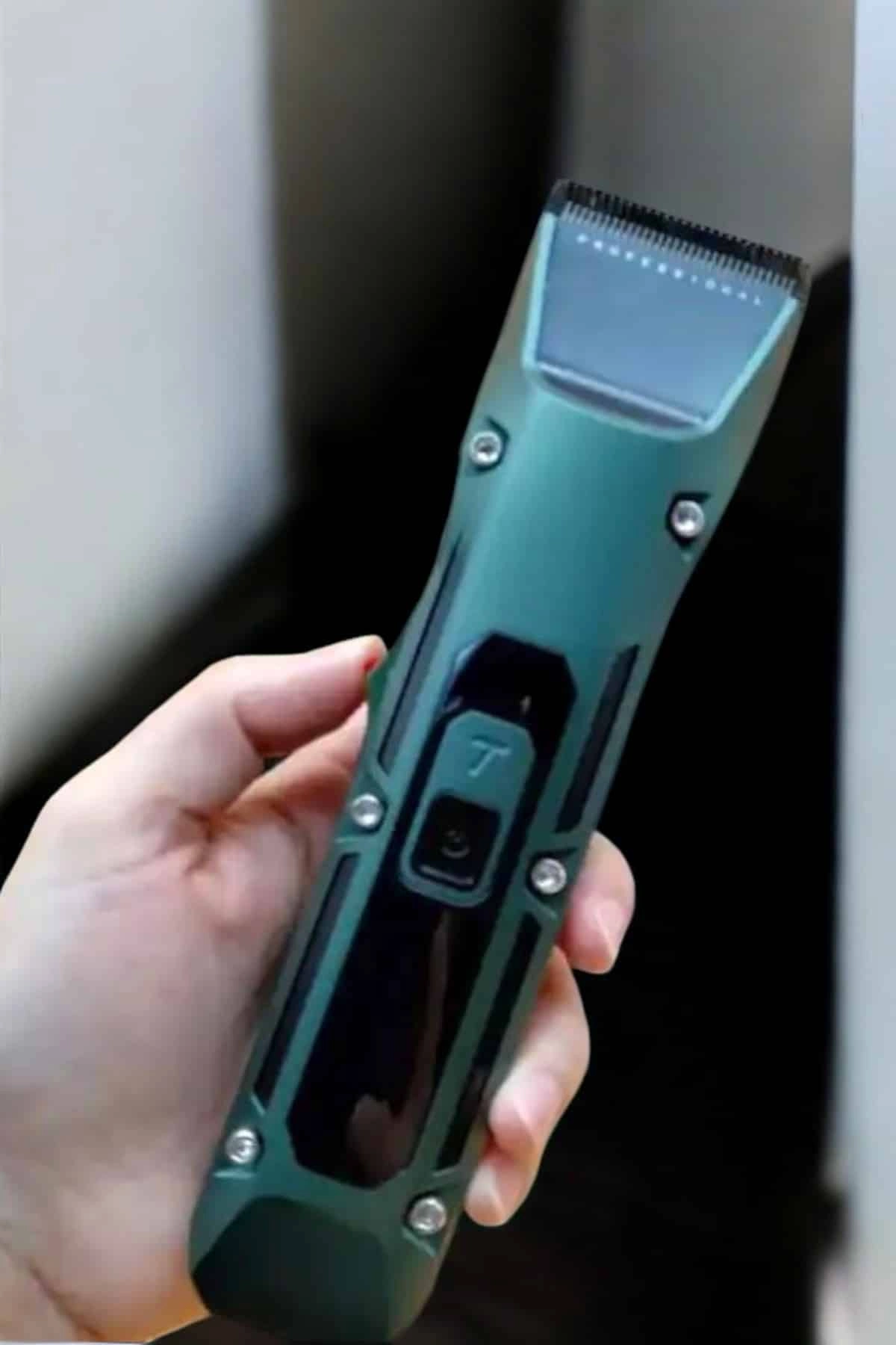 Tıraş Makinesi Uzun Pil Ömrü Şarjlı Günlük Tıraş Makinesi ( Lisinya )