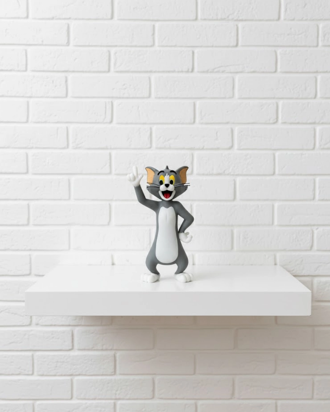 Tom Biblo 22 Cm Hediyelik Dekoratif Obje Ev Ofis Süs Eşyası ( Lisinya )