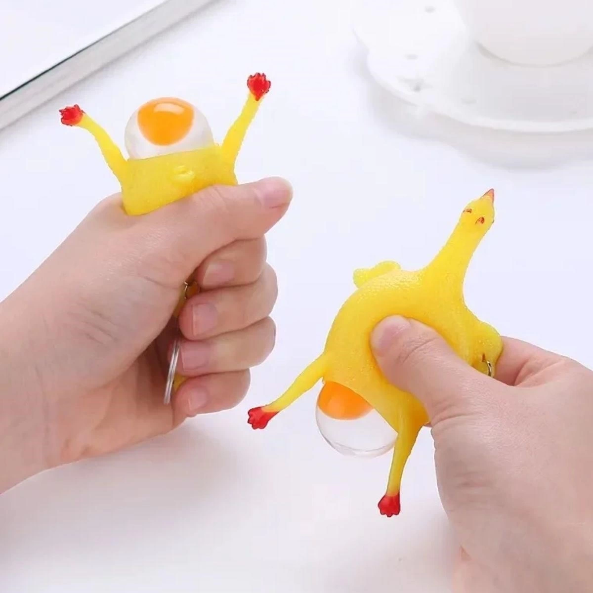 Yumurtlayan Eğlenceli Tavuk Anahtarlık ( Lisinya ) Yumurtlayan Eğlenceli Tavuk Anahtarlık ( Lisinya )