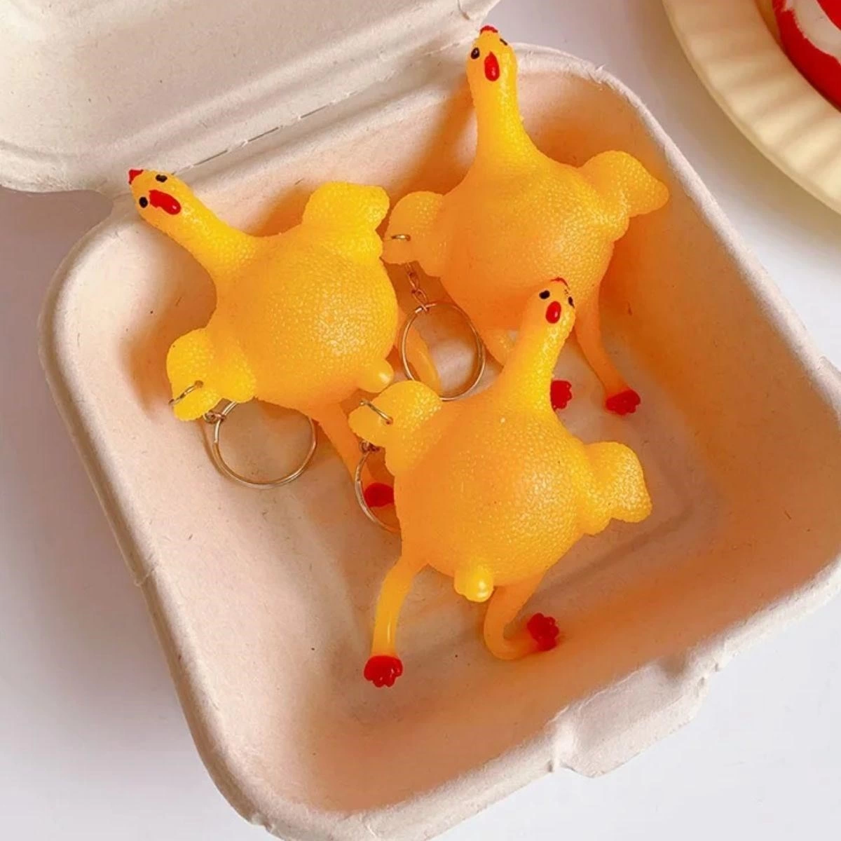 Yumurtlayan Eğlenceli Tavuk Anahtarlık ( Lisinya ) Yumurtlayan Eğlenceli Tavuk Anahtarlık ( Lisinya )