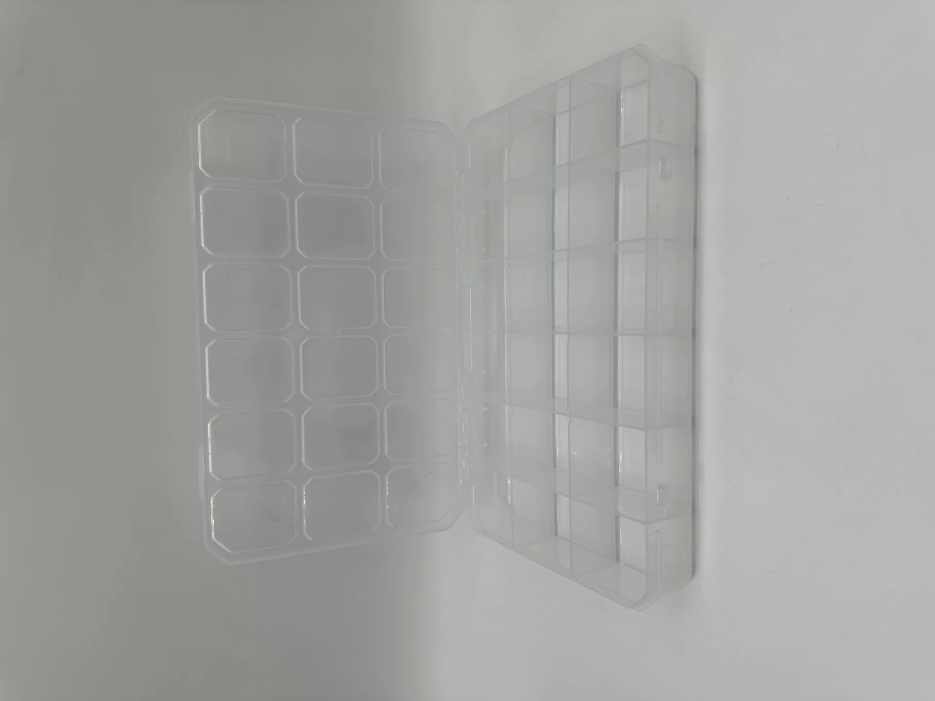Organizer Plastik Kutu Box 18 Sabit Bölmeli 185x295x40mm (Lisinya)