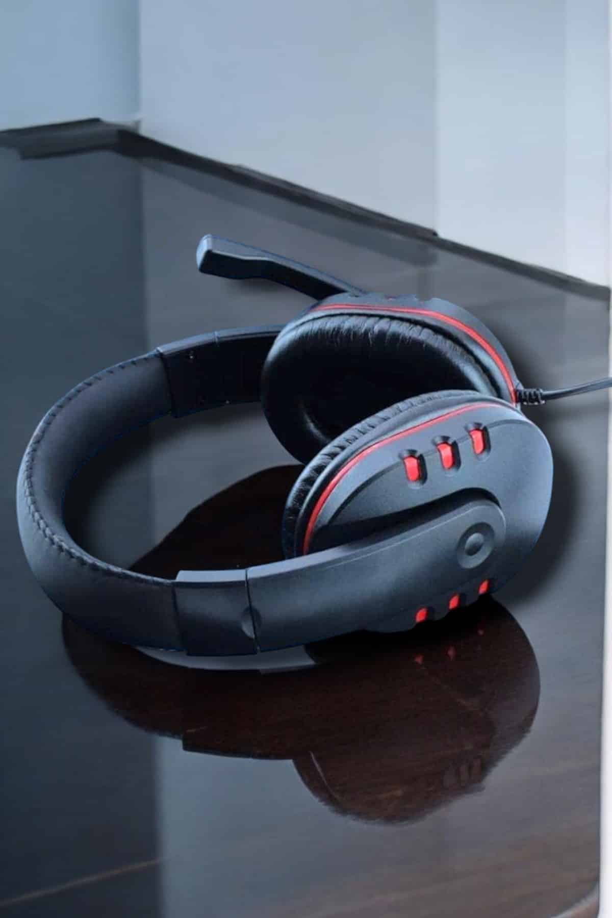 Güçlü Bass ve Suya Dayanıklı, Kablolu Oyuncu Kulaklığı ile Kesintisiz Deneyim - Lisinya