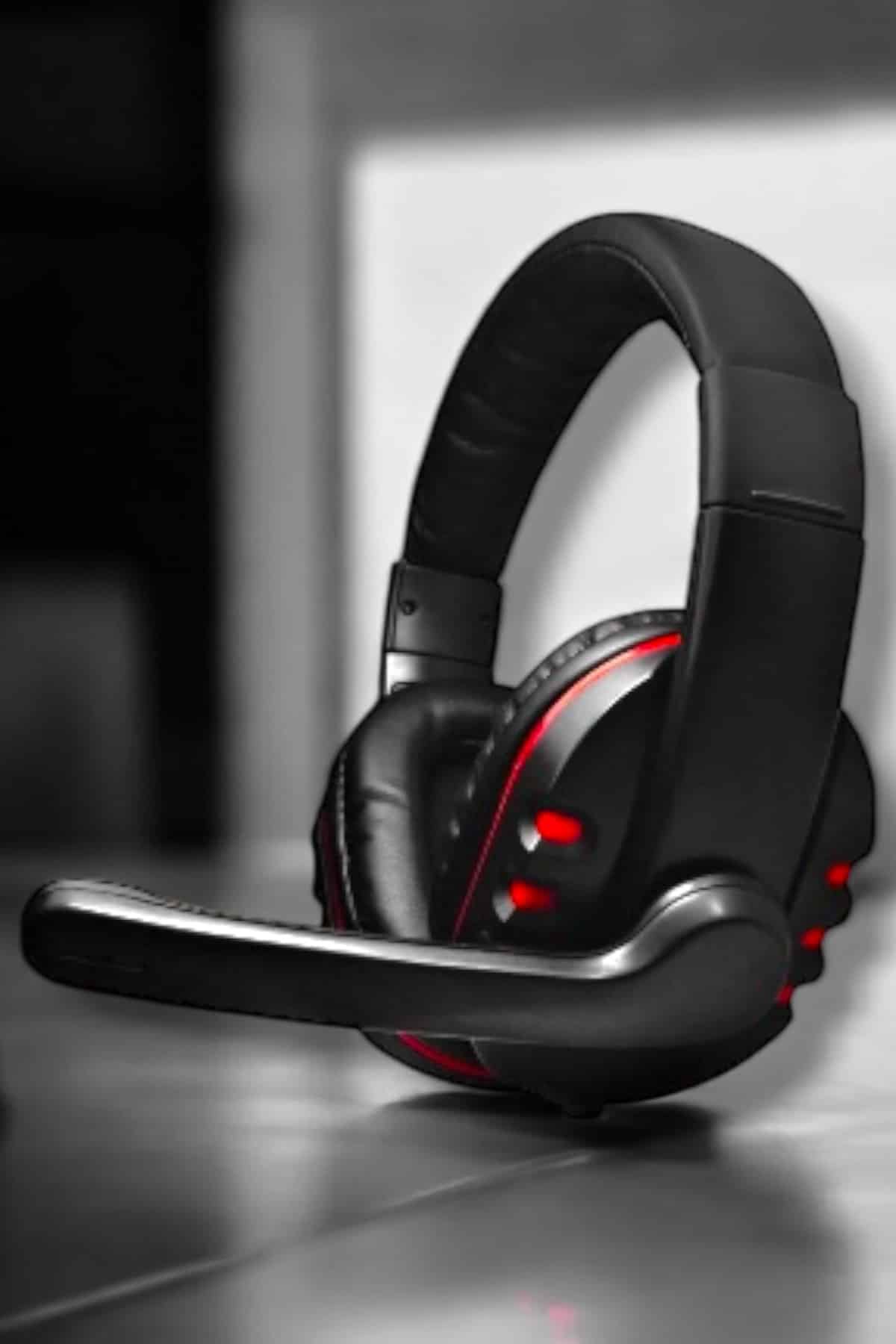 Mikrofonlu, Gürültü Engelleyici ve Dayanıklı Kulaklık: Oyun Performansınızı Zirveye Taşıyın - Lisinya