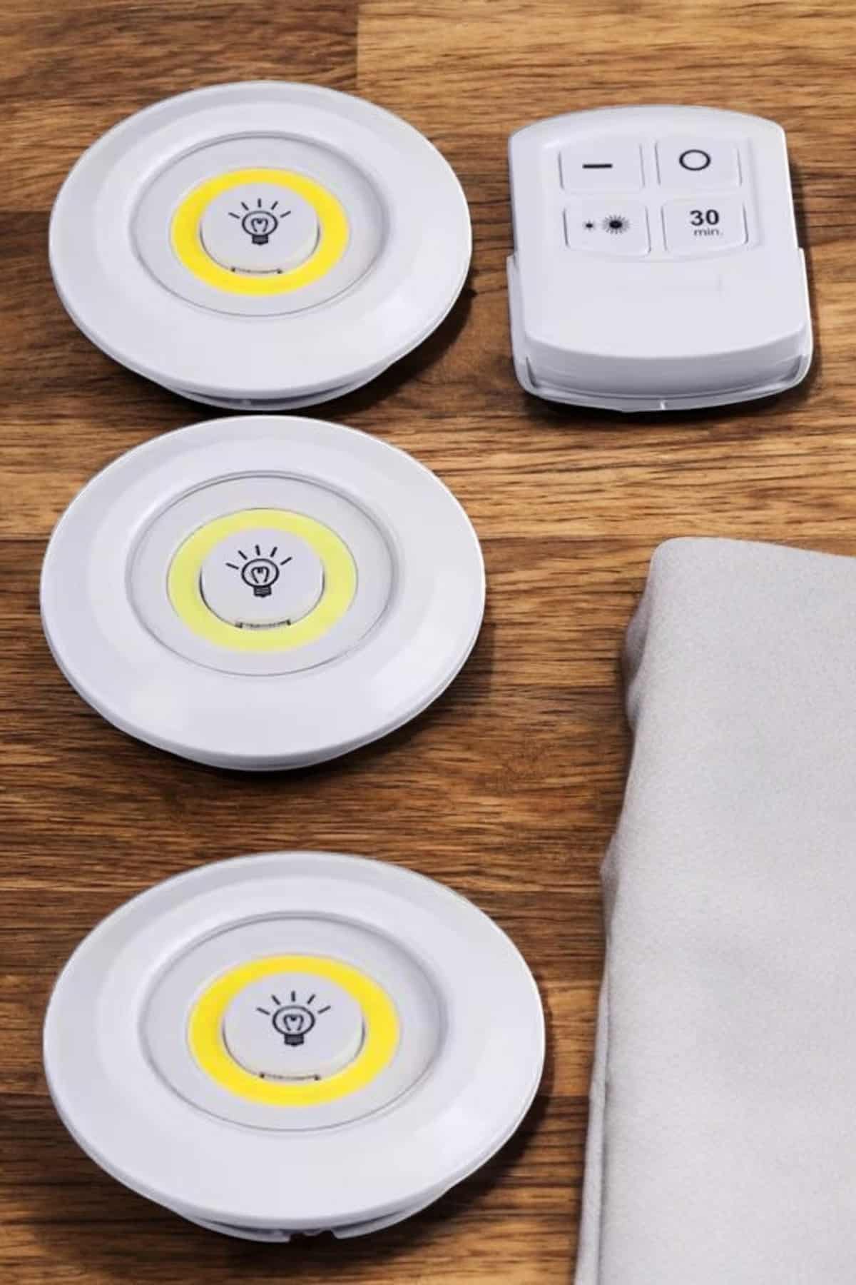 Led Lamba 3'lü Uzaktan Kumandalı Yapışkanlı Beyaz Işık - Lisinya