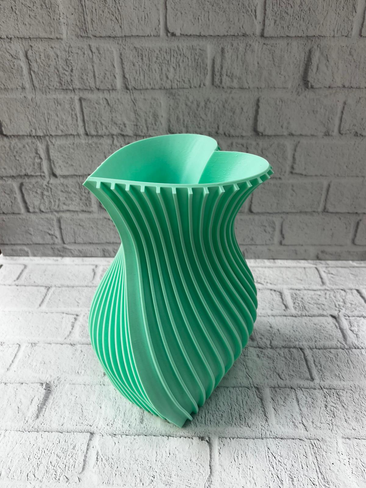 24 cm Turkuaz Kalp Formlu Büyük Boy Vazo Estetik Dekor Ürünü - Lisinya