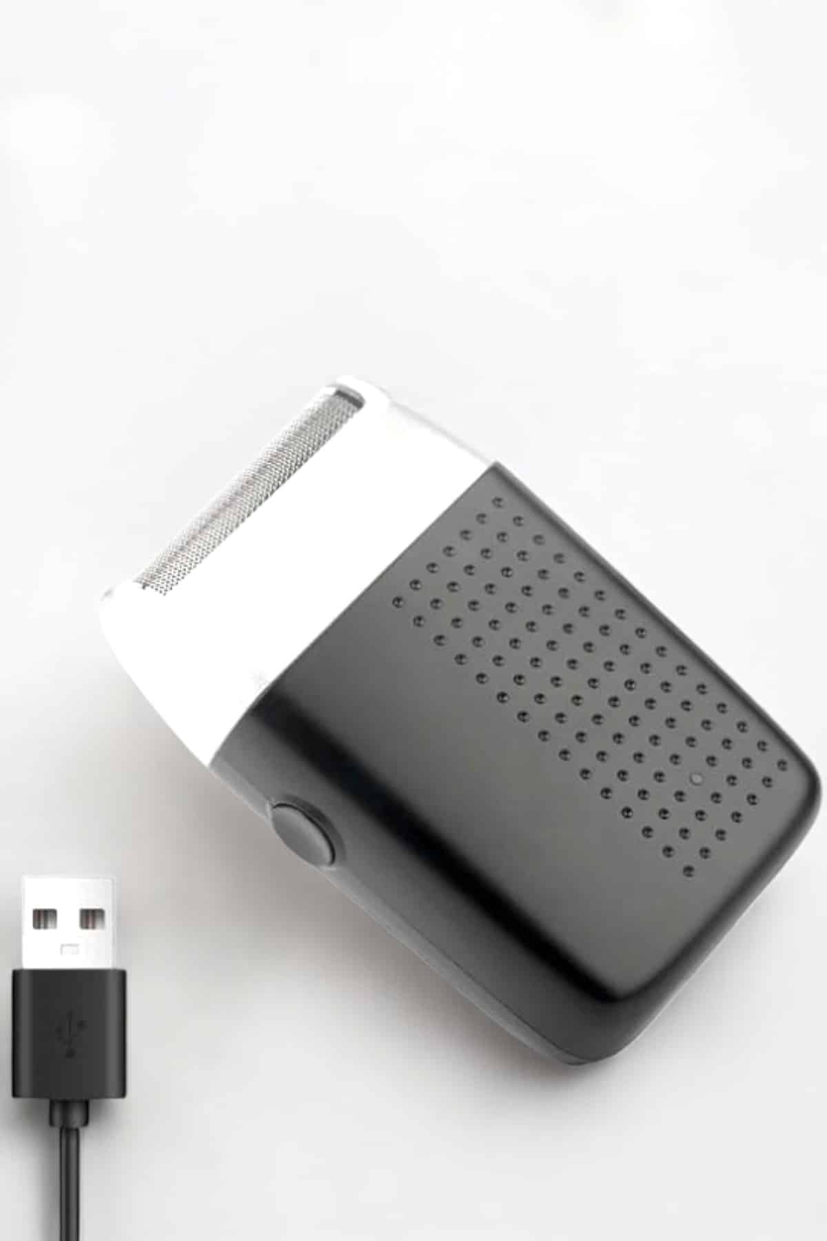 Tıraş Makinesi Islak Ve Kuru Kullanıma Uygun Kablosuz Taşınabilir - Lisinya