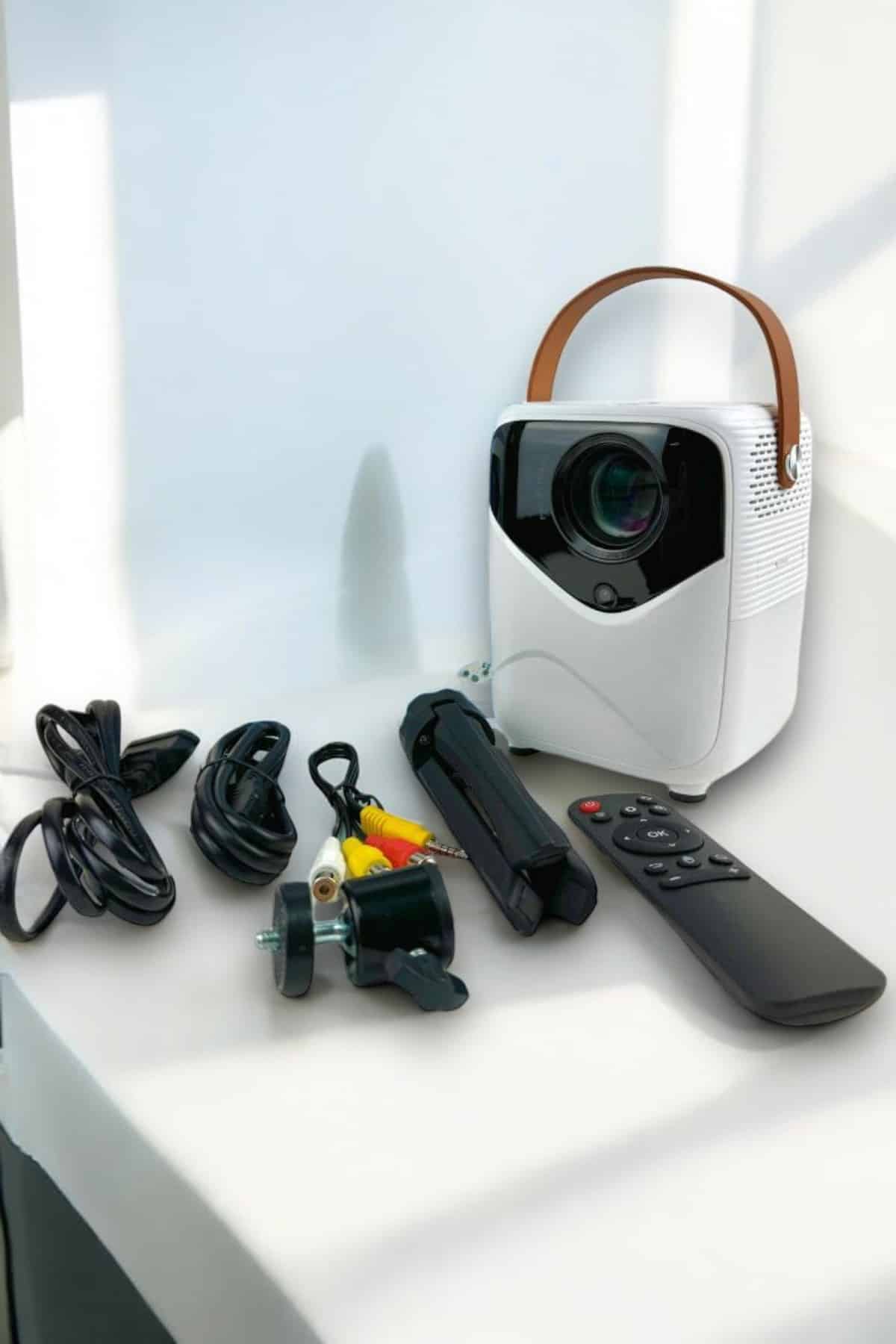 Yüksek HD Görünümlü Taşınabilir Projeksiyon Cihazı - Lisinya