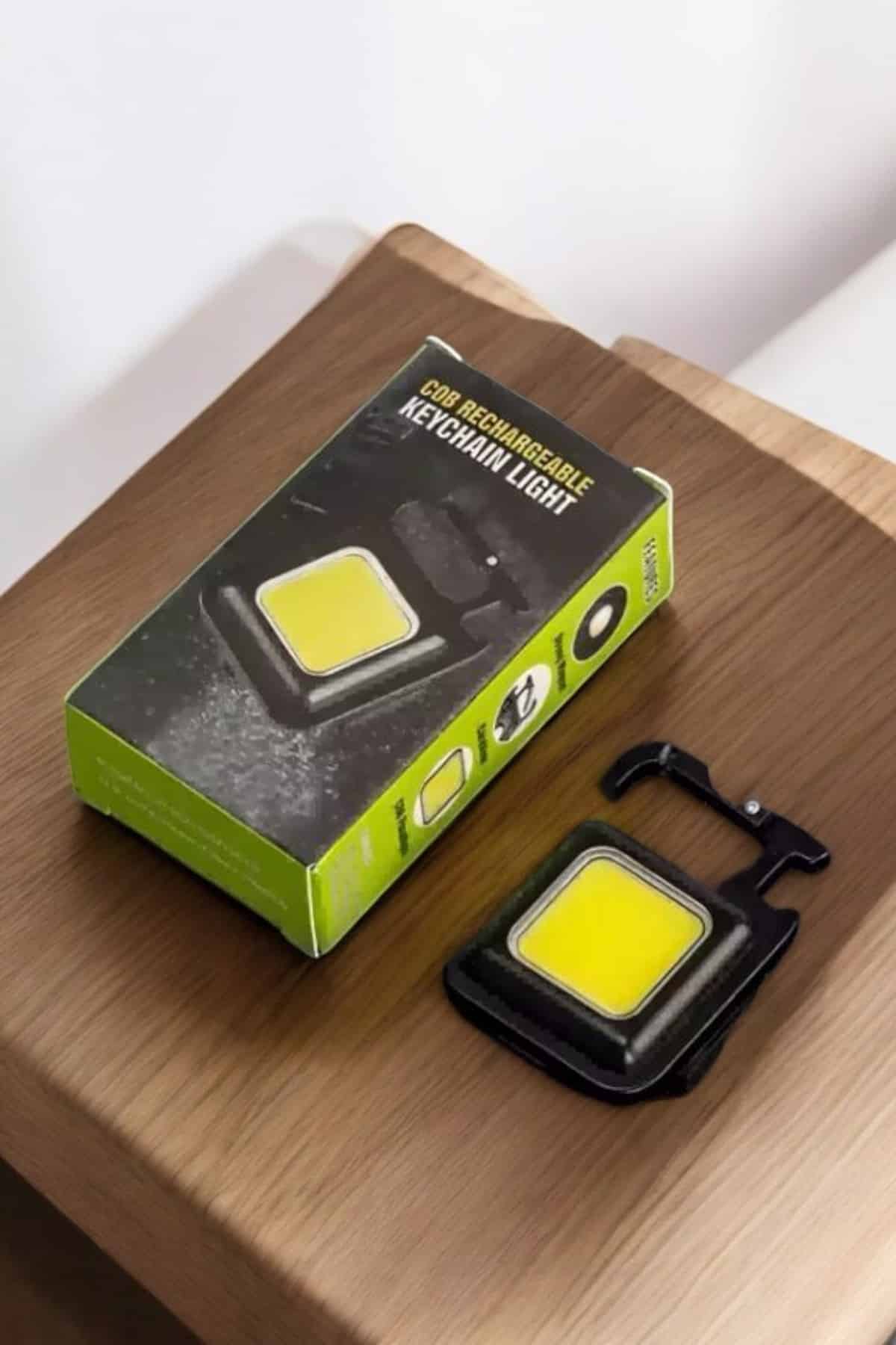 Kamp Işığı Çok Fonksiyonlu Taşınabilir Anahtarlık Kapak Açma Manyetik Özelliği - Lisinya