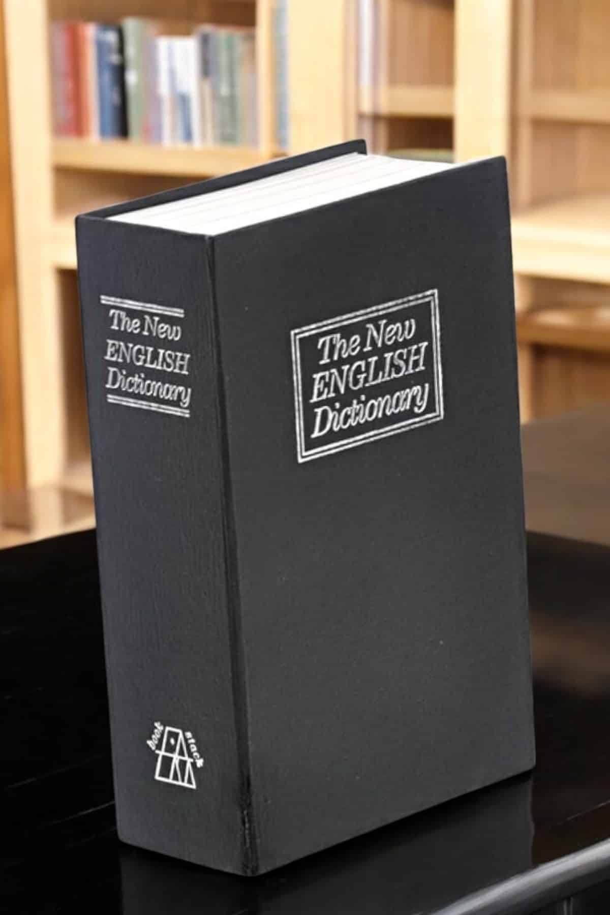 Gizli Kasa İngilizce Sözlüğü Kitap Görünümlü Anahtarlı Gizli Mini Çelik Kasa Kilitli - Lisinya