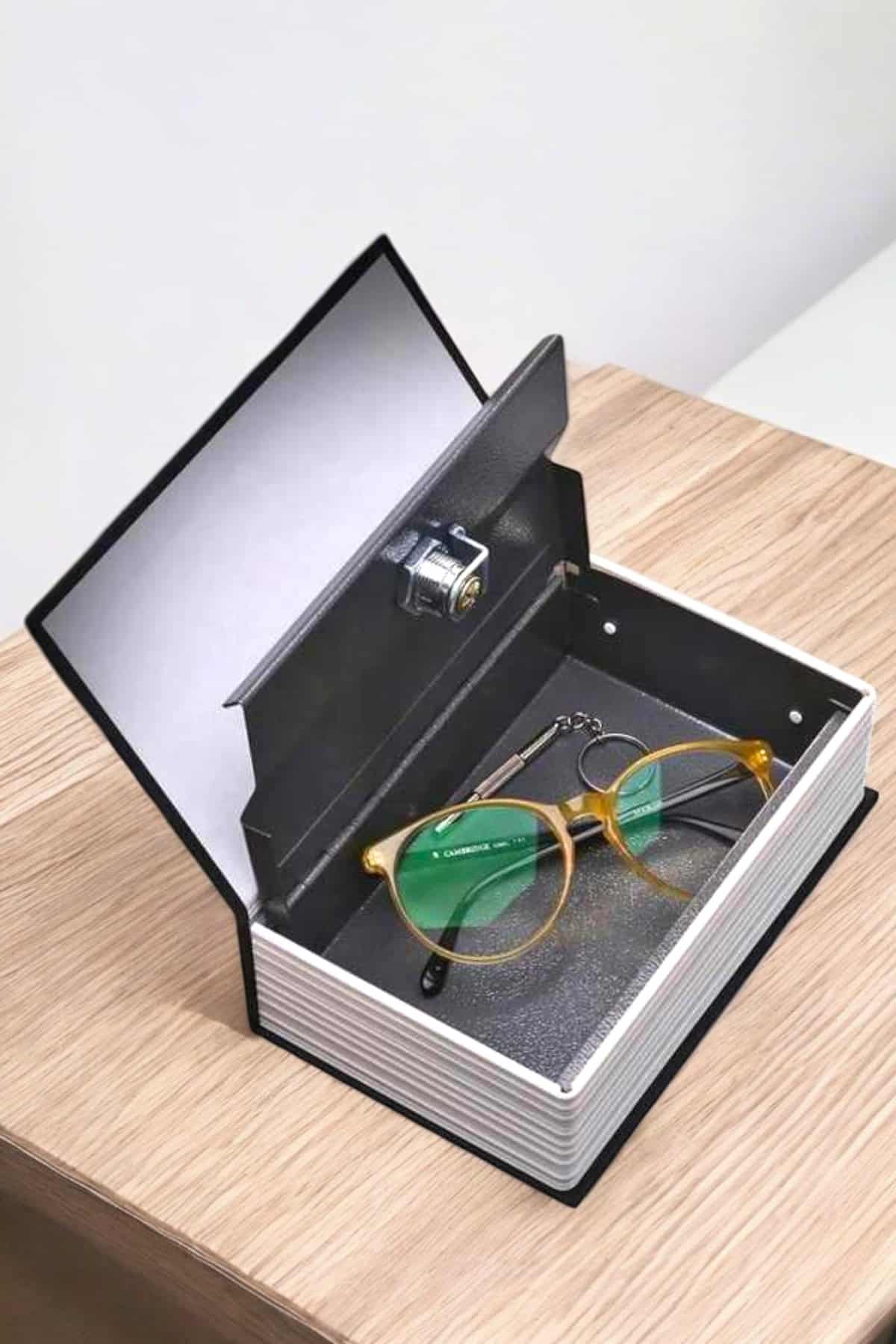 Büyük Boy Anahtarlı Kitap Görünümlü Gizli Kasa Çelik Kasa Altın Kasası - Lisinya