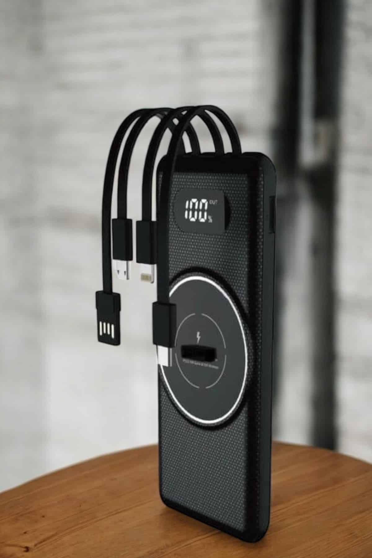 Hızlı Şarj Dijital Göstergeli Powerbankli Çoklu Şarj Özelliği - Lisinya