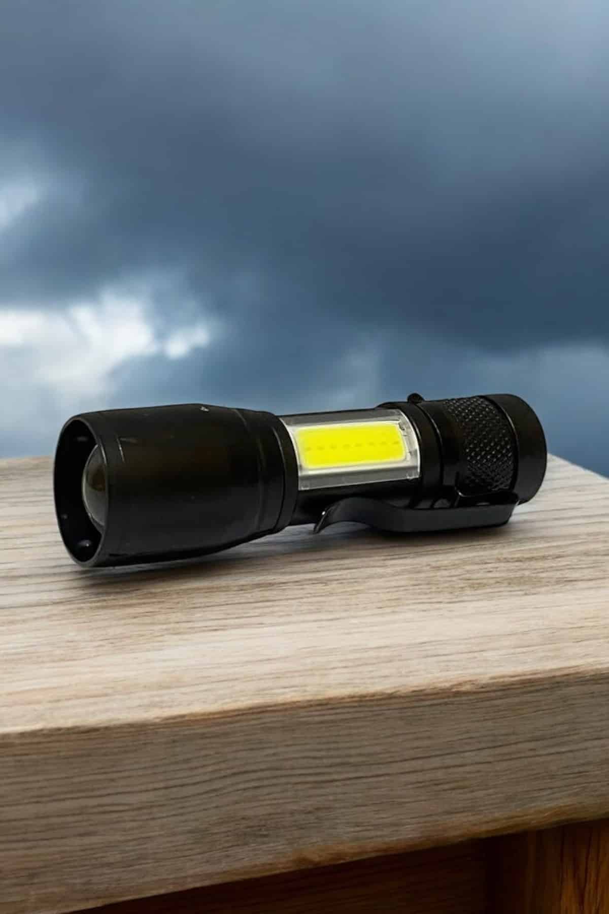 Şarjlı Metal Zoomlu El Feneri Işıldak Led Işık Taşınabilir El Lambası - Lisinya