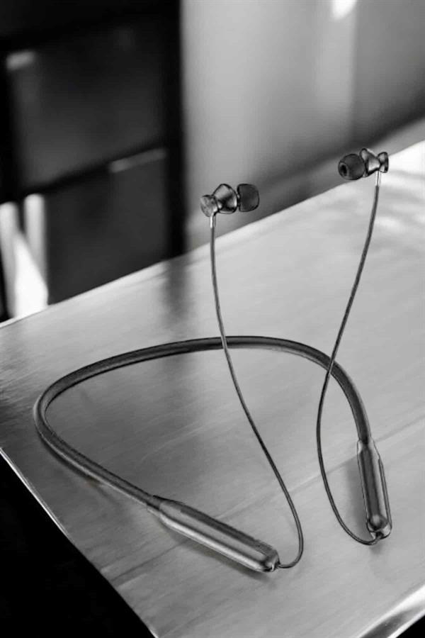 Dijital Göstergeli Kulak İçi Kablosuz Bluetooth Kulaklık Boyun Bantlı - Lisinya Dijital Göstergeli Kulak İçi Kablosuz Bluetooth Kulaklık Boyun Bantlı - Lisinya