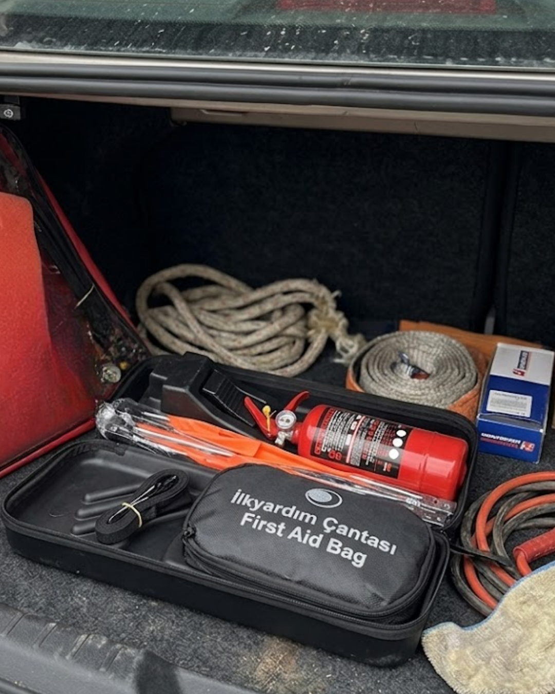 Trafik Seti Acil Durum Araç Güvenlik Kiti Yangın Tüpü ve Reflektörlü - Lisinya Trafik Seti Acil Durum Araç Güvenlik Kiti Yangın Tüpü ve Reflektörlü - Lisinya