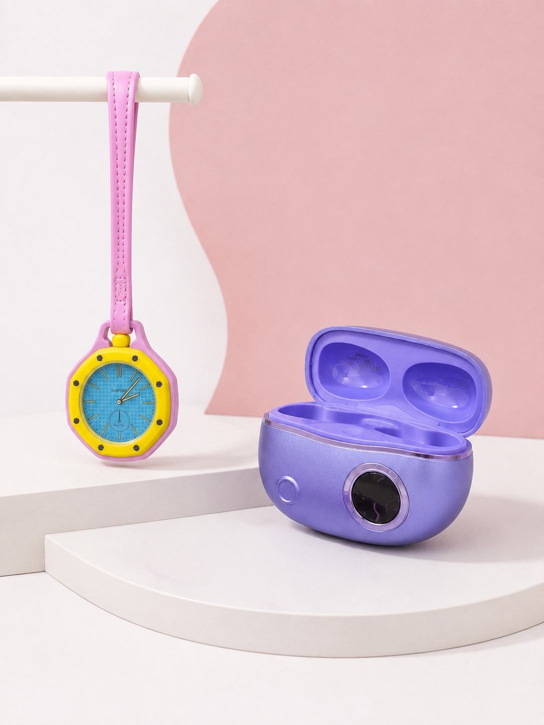 Şarj Kutulu Kablosuz Kulaklık ve Pembe Çanta Charm Analog Saat Seti Müzik ve Aksesuar Bir Arada - Lisinya Şarj Kutulu Kablosuz Kulaklık ve Pembe Çanta Charm Analog Saat Seti Müzik ve Aksesuar Bir Arada - Lisinya