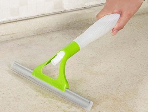 Su Hazneli ve Spreyli Cam Silme Aparatı - Lisinya