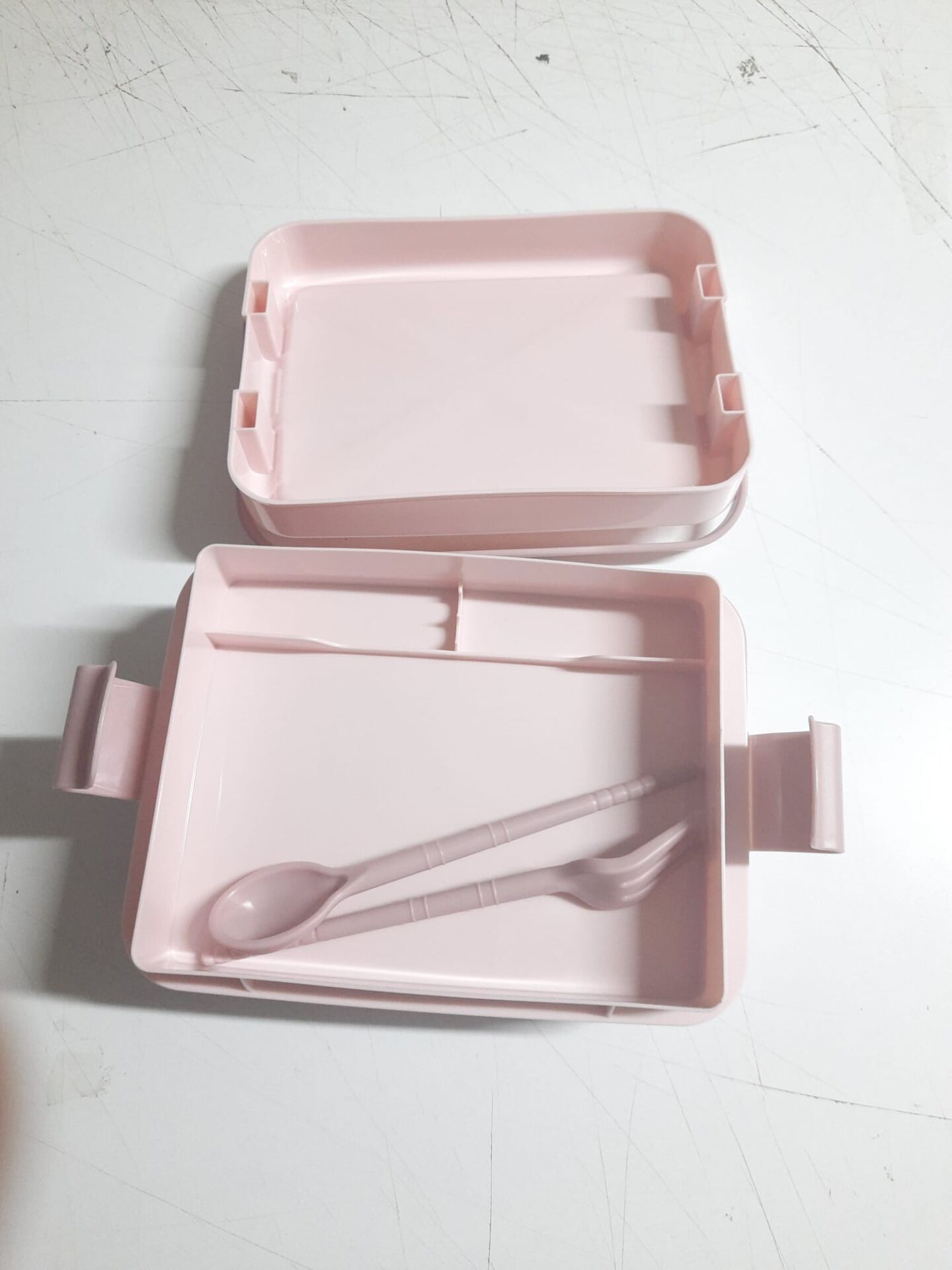 Kulplu Beslenme Kabı  2 Bölmeli Mandallı Diyet Kabı -Çatal Kaşık Dahildir - Lisinya