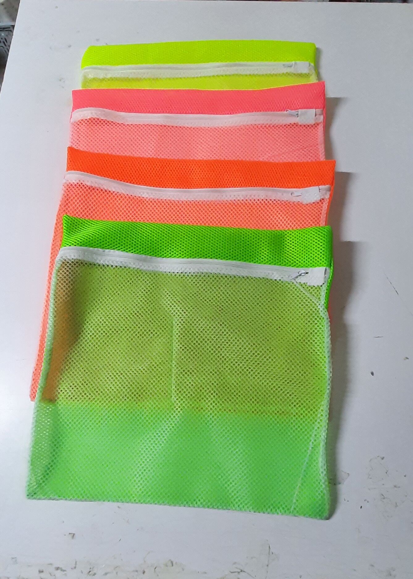 4 Adet 4 Renk  Fermuarlı - Hassas Çamaşır Terlik  Ayakkabı Yıkama Filesi Büyük Boy - Lisinya