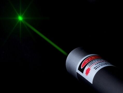 Yeşil Lazer Pointer 100 mW 15 Km Etkili (5 Başlıklı) - Lisinya