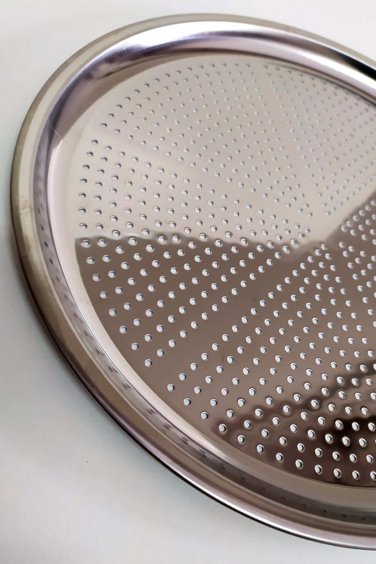 Delikli Çelik Pizza Ve Lahmacun Tepsisi Orta Boy -32 cm - Lisinya Delikli Çelik Pizza Ve Lahmacun Tepsisi Orta Boy -32 cm - Lisinya