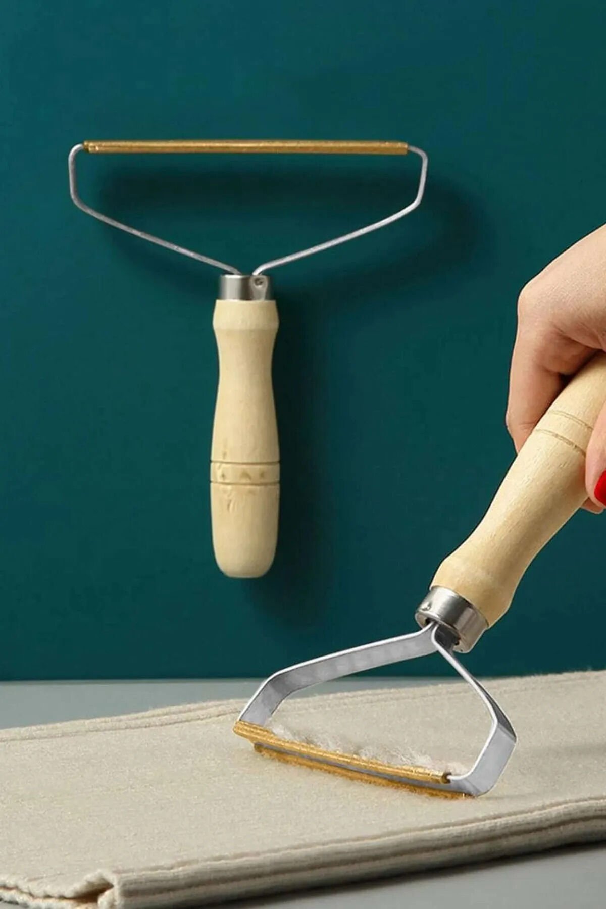 Ahşap Saplı Metal Kazak - Elbise - Halı Tüyü Temizleme Çift Taraflı Tüy Tiftik Toparlayıcı - Lisinya