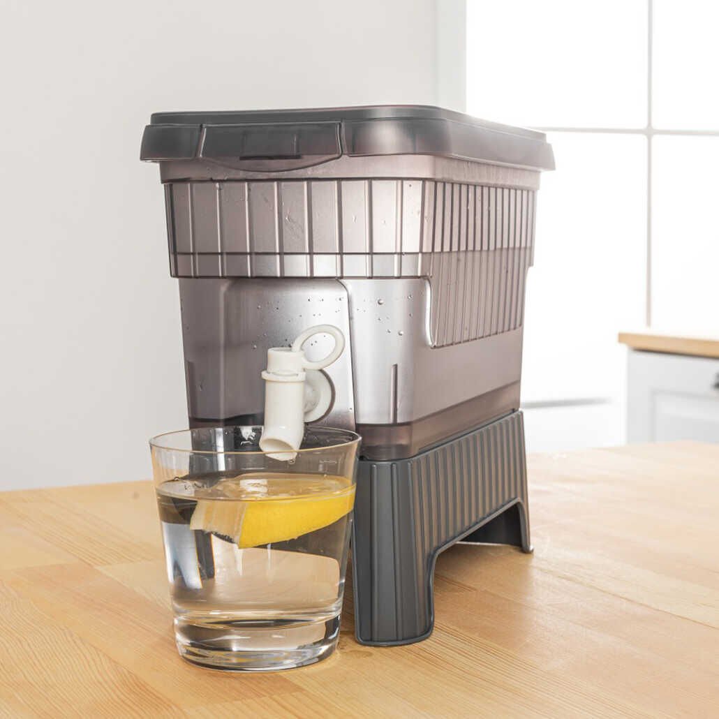 Gri Buzdolabı İçi Musluklu Ayaklı Su -Limonata - İçecek Sebili Piknik Bidonu 4 LT - Lisinya Gri Buzdolabı İçi Musluklu Ayaklı Su -Limonata - İçecek Sebili Piknik Bidonu 4 LT - Lisinya