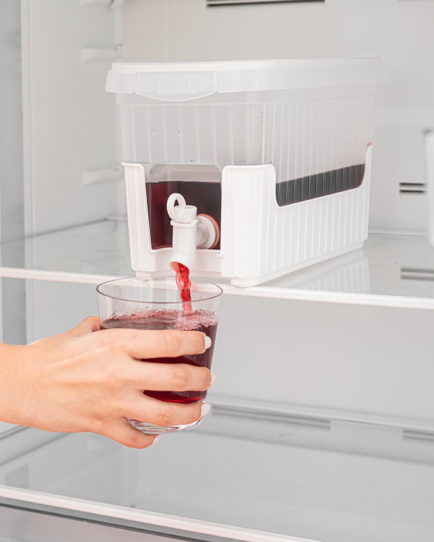 Beyaz Buzdolabı İçi Musluklu Ayaklı Su -Limonata - İçecek Sebili Piknik Bidonu 4 LT - Lisinya