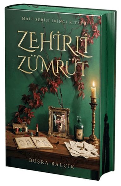 Zehirli Zümrüt (Yan Boyamalı Özel Baskı) Zehirli Zümrüt (Yan Boyamalı Özel Baskı)