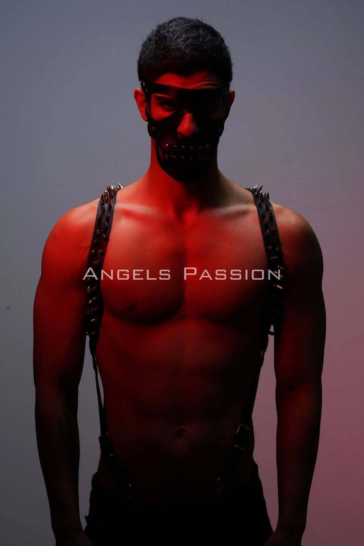 Lisinya41 Çivi Detaylı ve Maskeli Erkek Harness Takım, Erkek Clubwear, Erkek Göğüs Harness - Ürün Rengi:Kırmızı
