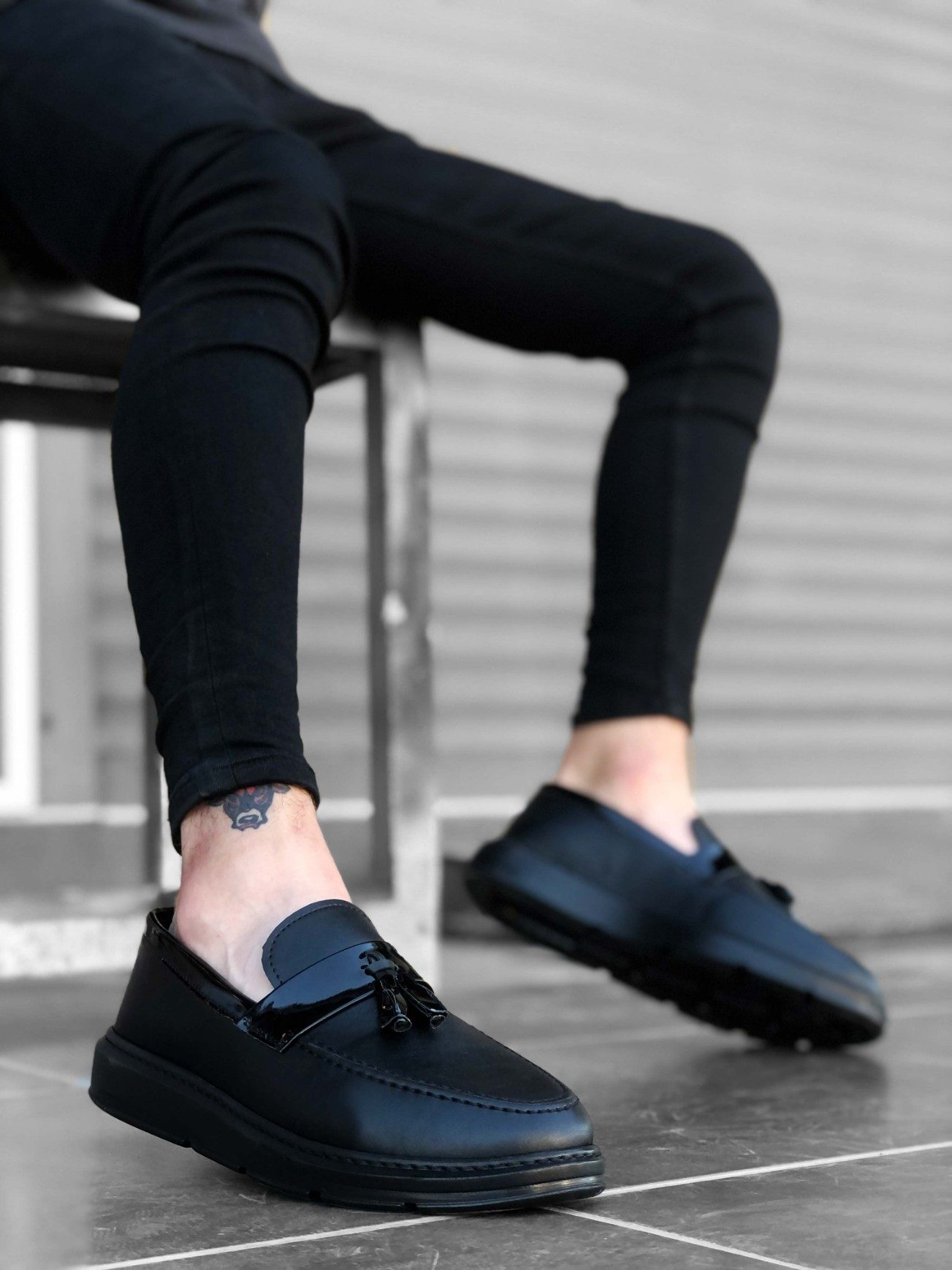 Lisinya946 Bağcıksız Yüksek Taban Klasik Siyah Parlak Kuşaklı Püsküllü Erkek Ayakkabı