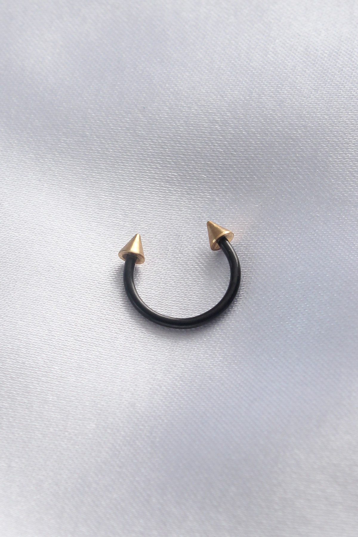 Lisinya943  316L Cerrahi Çelik Siyah Renk Halka Gold Renk Çivi Uçlu Halka Piercing