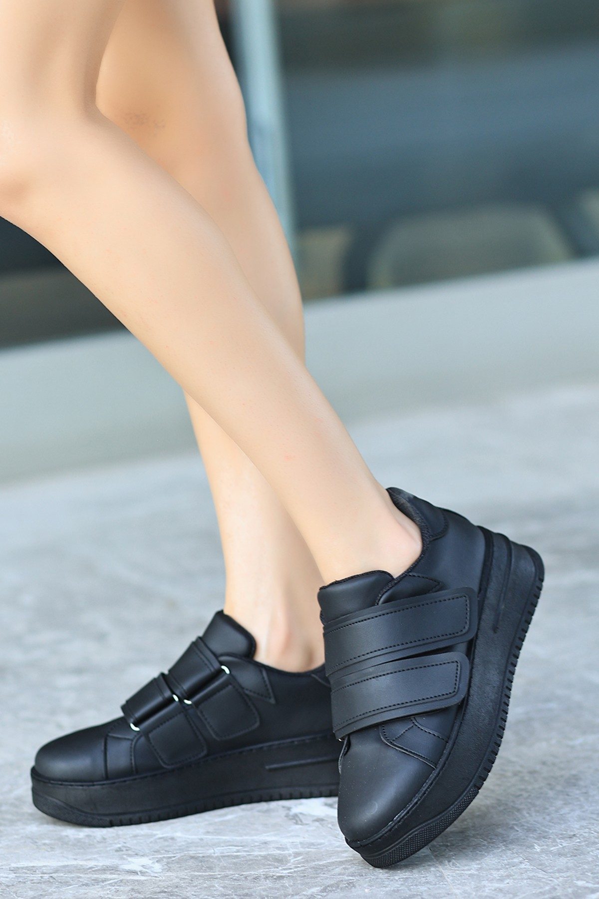 Lisinya943 Siyah Cilt Cırt Cırtlı Spor Ayakkabı