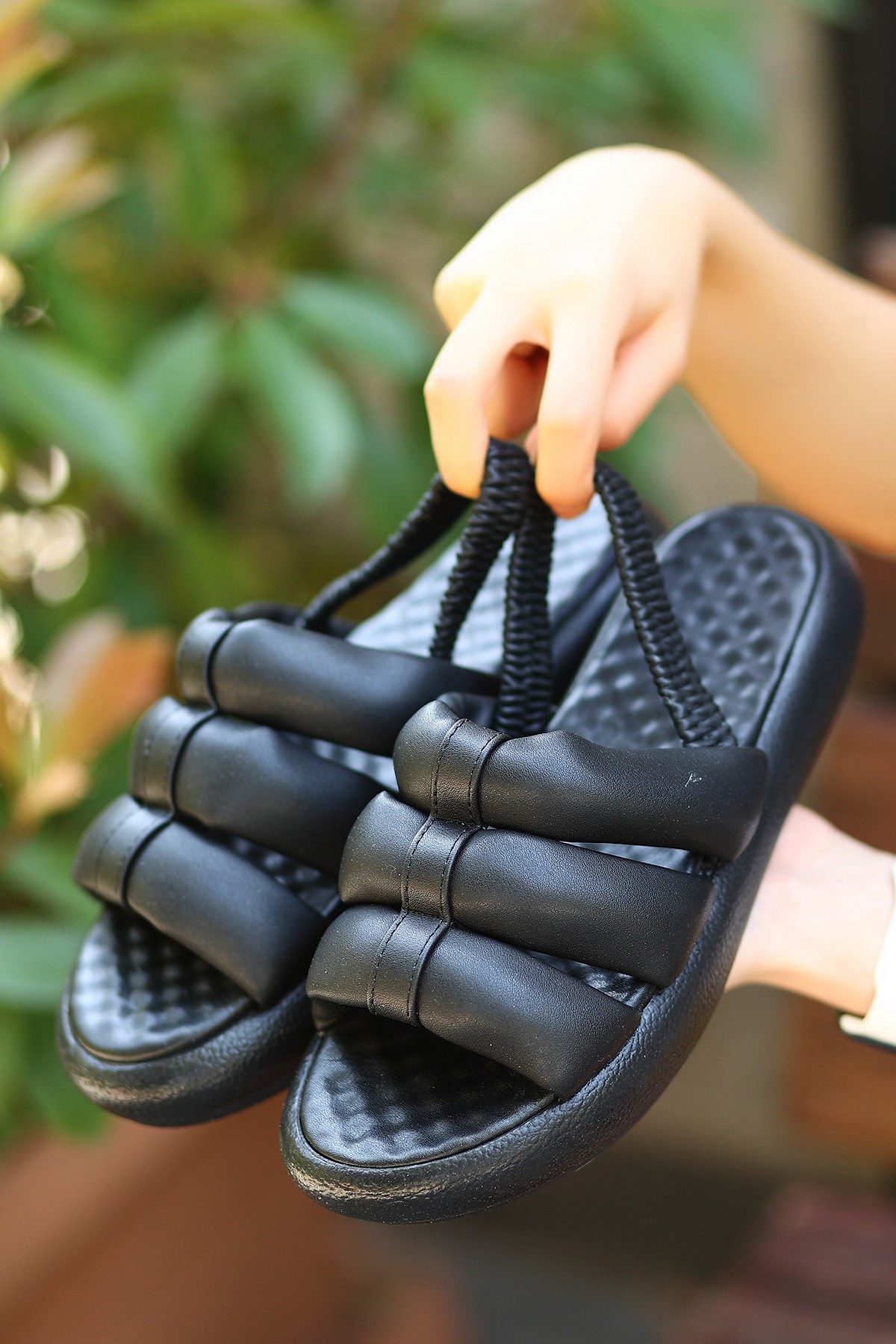 Lisinya943 Siyah Cilt Sandalet