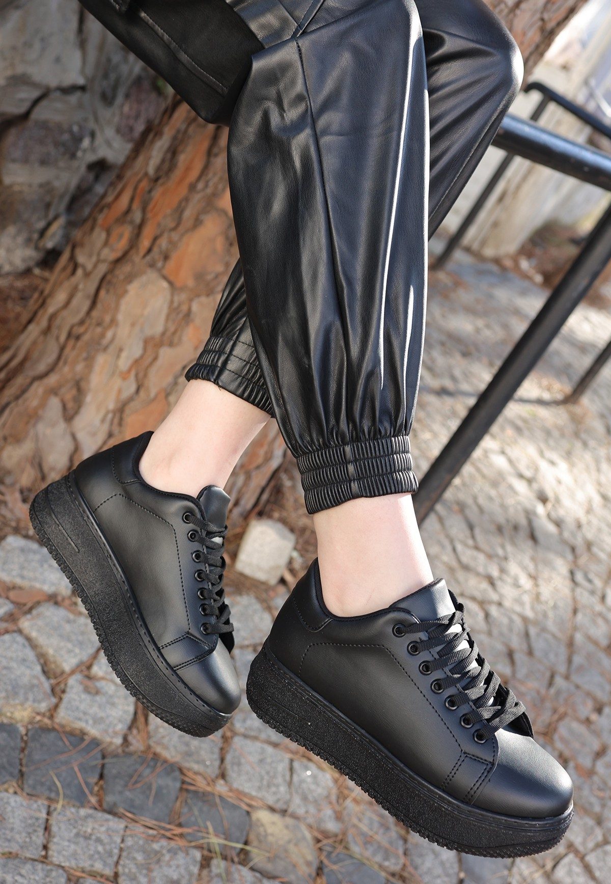 Lisinya943 Siyah Cilt Bağcıklı Spor Ayakkabı