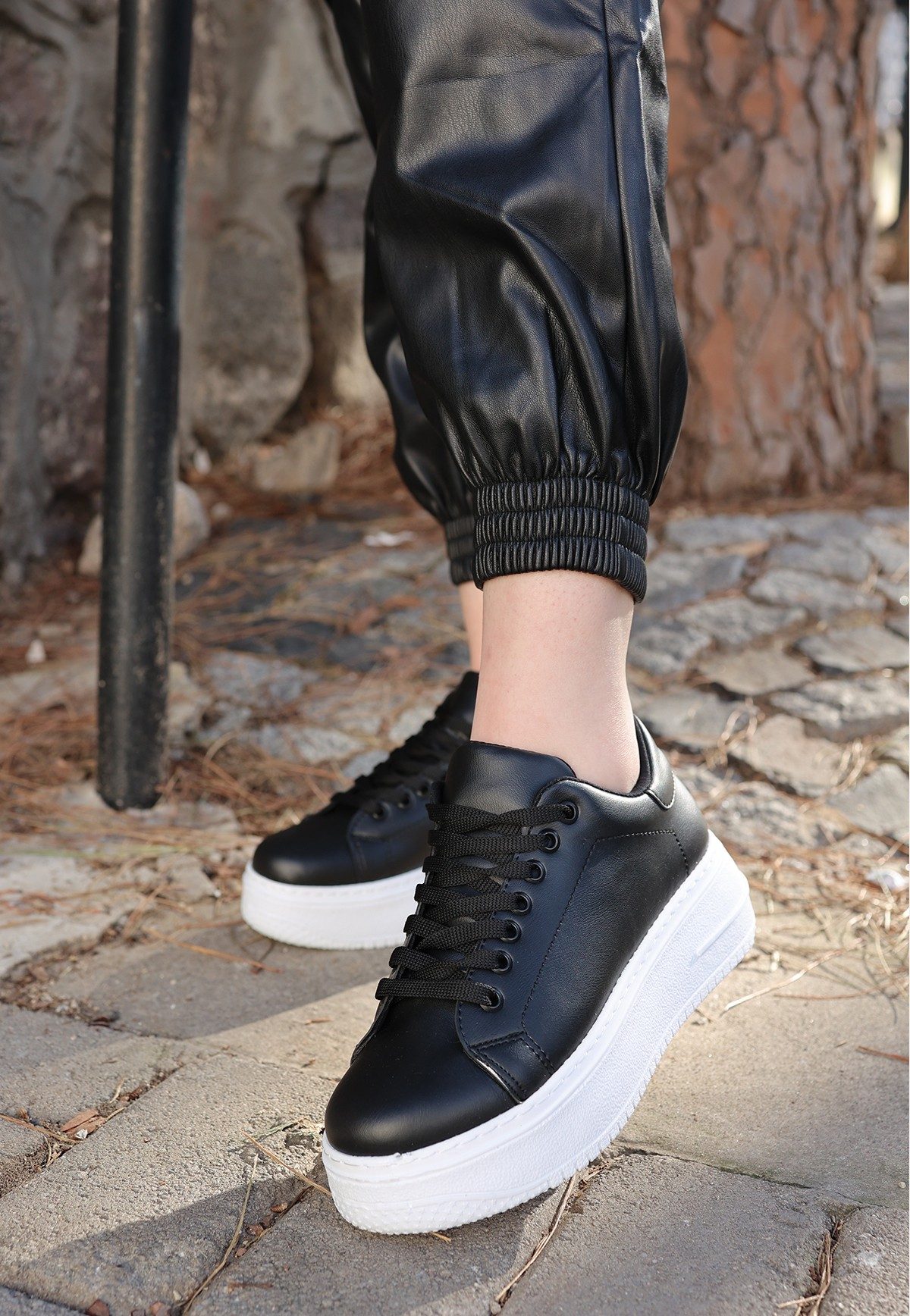 Lisinya943 Siyah Cilt Beyaz Tabanlı Bağcıklı Spor Ayakkabı