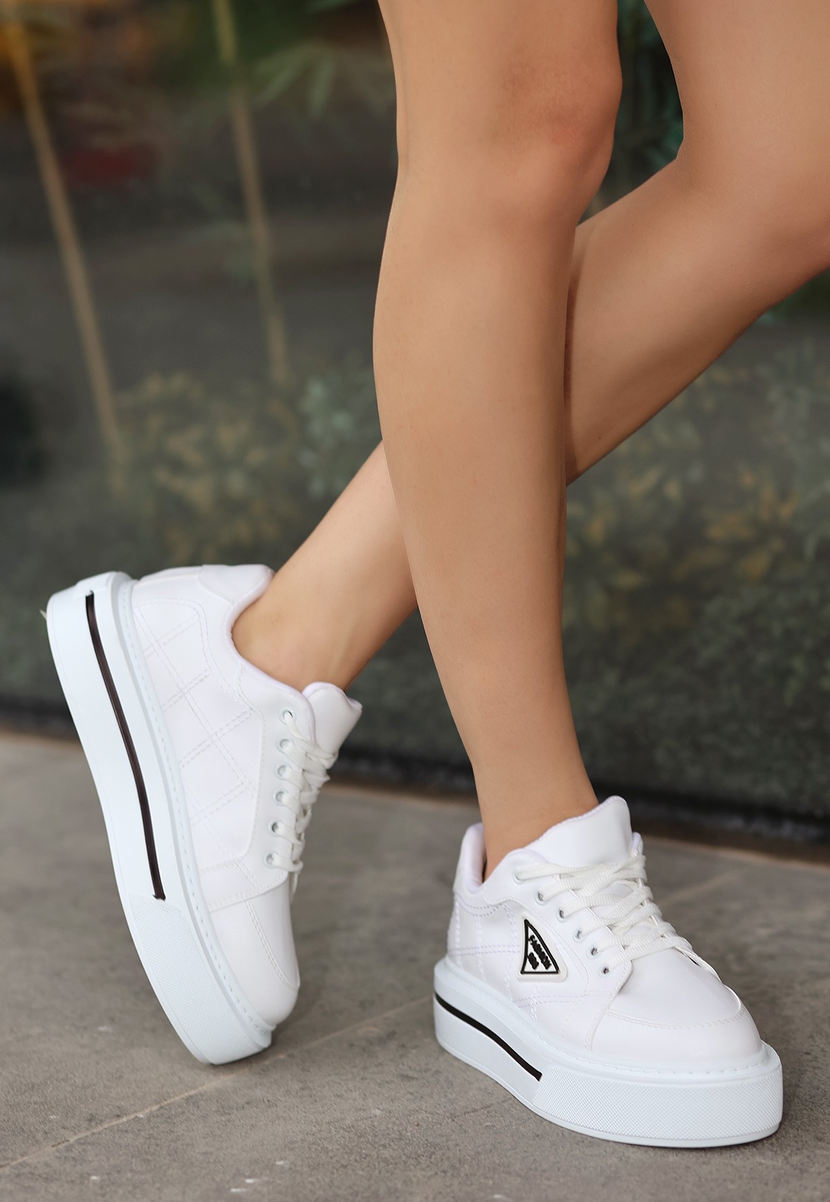 Lisinya943 Beyaz Cilt Bağcıklı Spor Ayakkabı