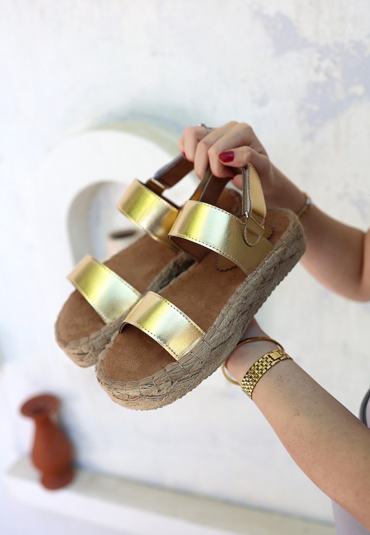Lisinya943 Altın Sarısı Cilt Cırt Cırtlı Sandalet