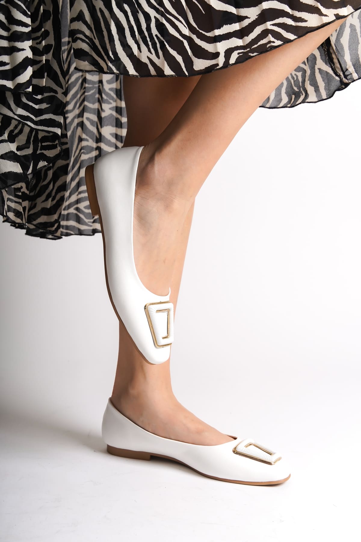 Lisinya948  Bağcıksız Ortopedik Rahat Taban Toka Detaylı Kadın Babet Ayakkabı KT Beyaz