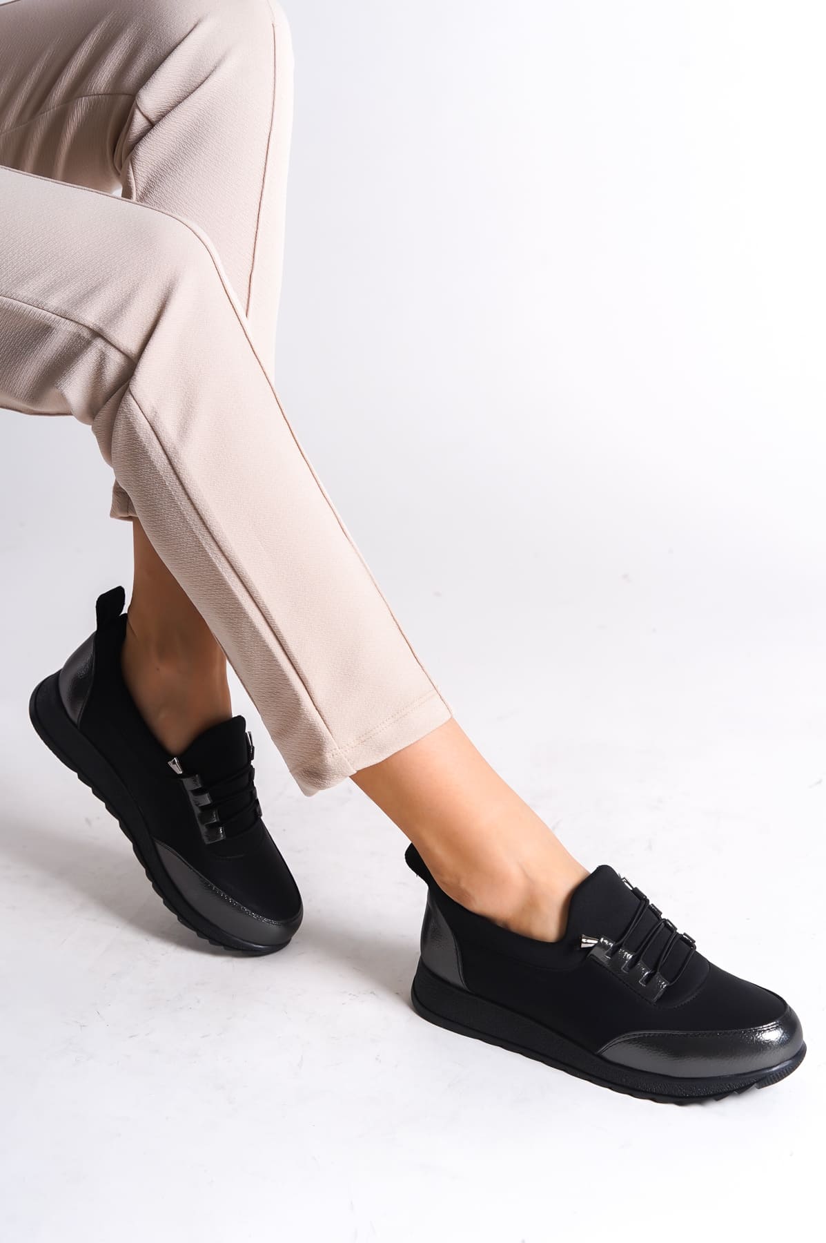Lisinya948  Bağcıklı Lastikli Ortopedik Rahat Taban Cilt Detaylı Babet Anne Ayakkabısı ST Siyah/Gri