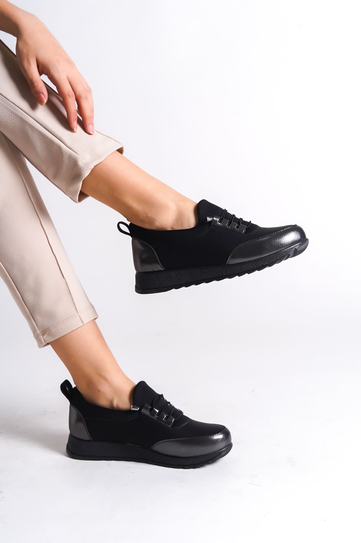Lisinya948  Bağcıklı Lastikli Ortopedik Rahat Taban Cilt Detaylı Babet Anne Ayakkabısı ST Siyah/Gri