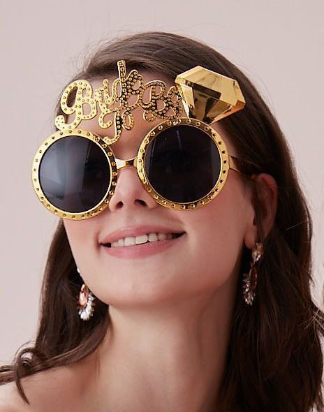 Altın Renk Bride To Be Yazılı Gelin Gözlüğü 15x10 cm (Lisinya)