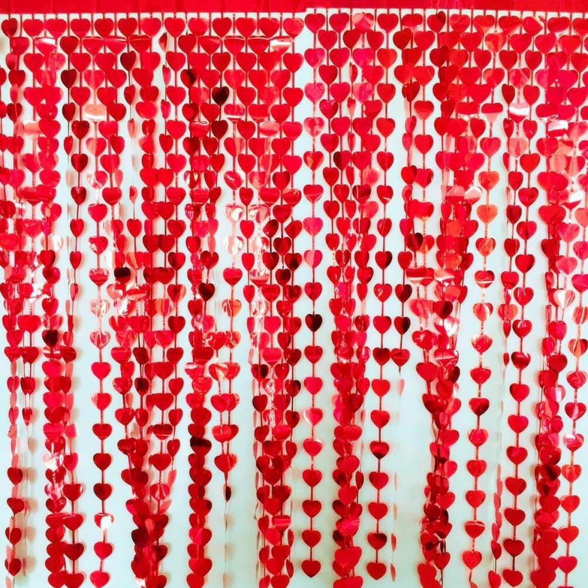 Kırmızı Renk Kalp Şekilli Metalize Saçaklı Arka Fon Perde Dekorasyon (Lisinya)
