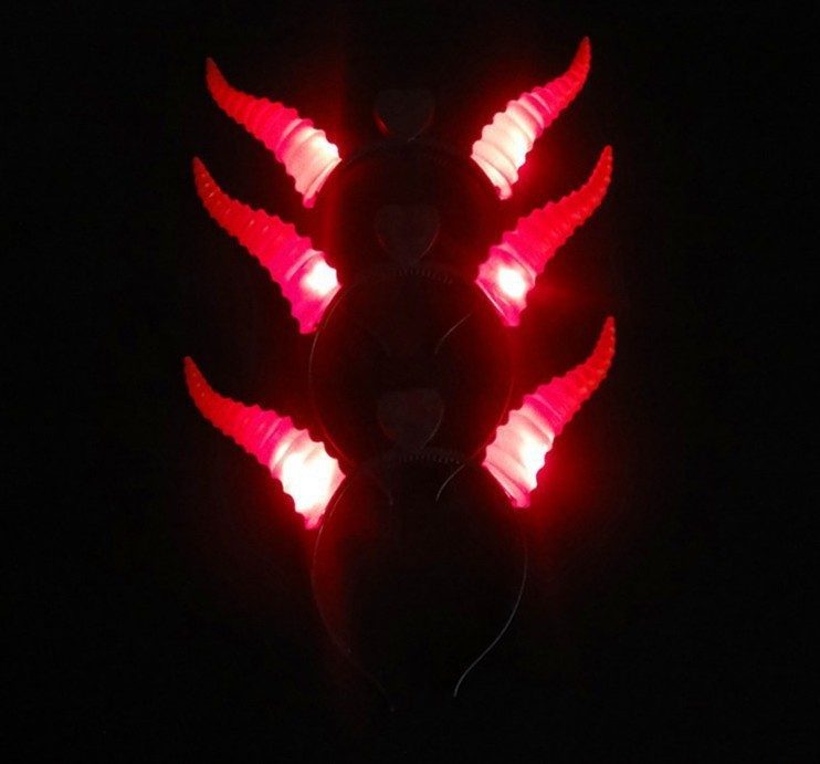 Kırmızı Renk Led Işıklı Kıvrımlı Boynuz Taç 27x18 cm (Lisinya)