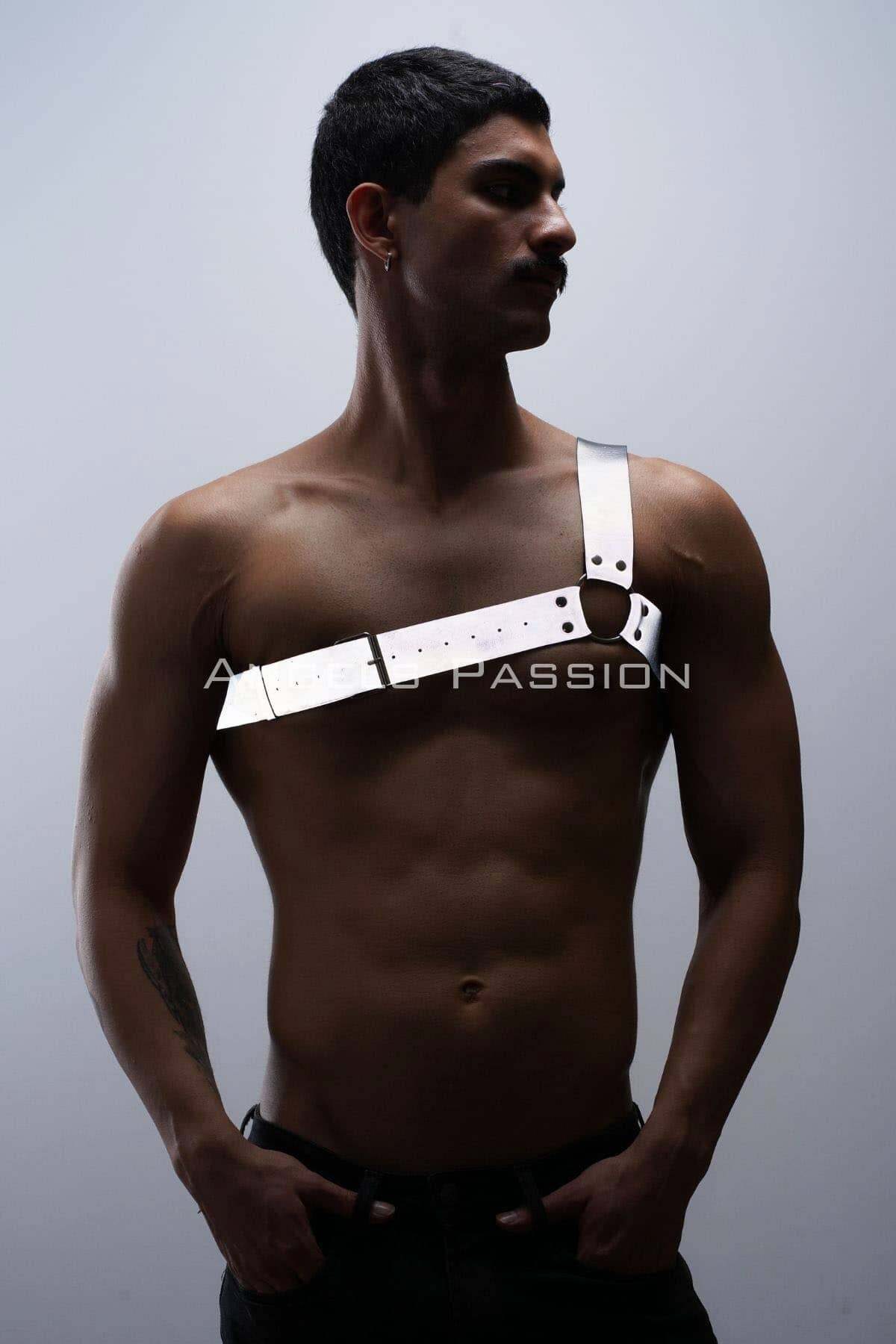 Lisinya41 Reflektörlü (Karanlıkta Parlayan) Tek Omuz Erkek Göğüs Harness, Clubwear - Ürün Rengi:Beyaz Reflektör